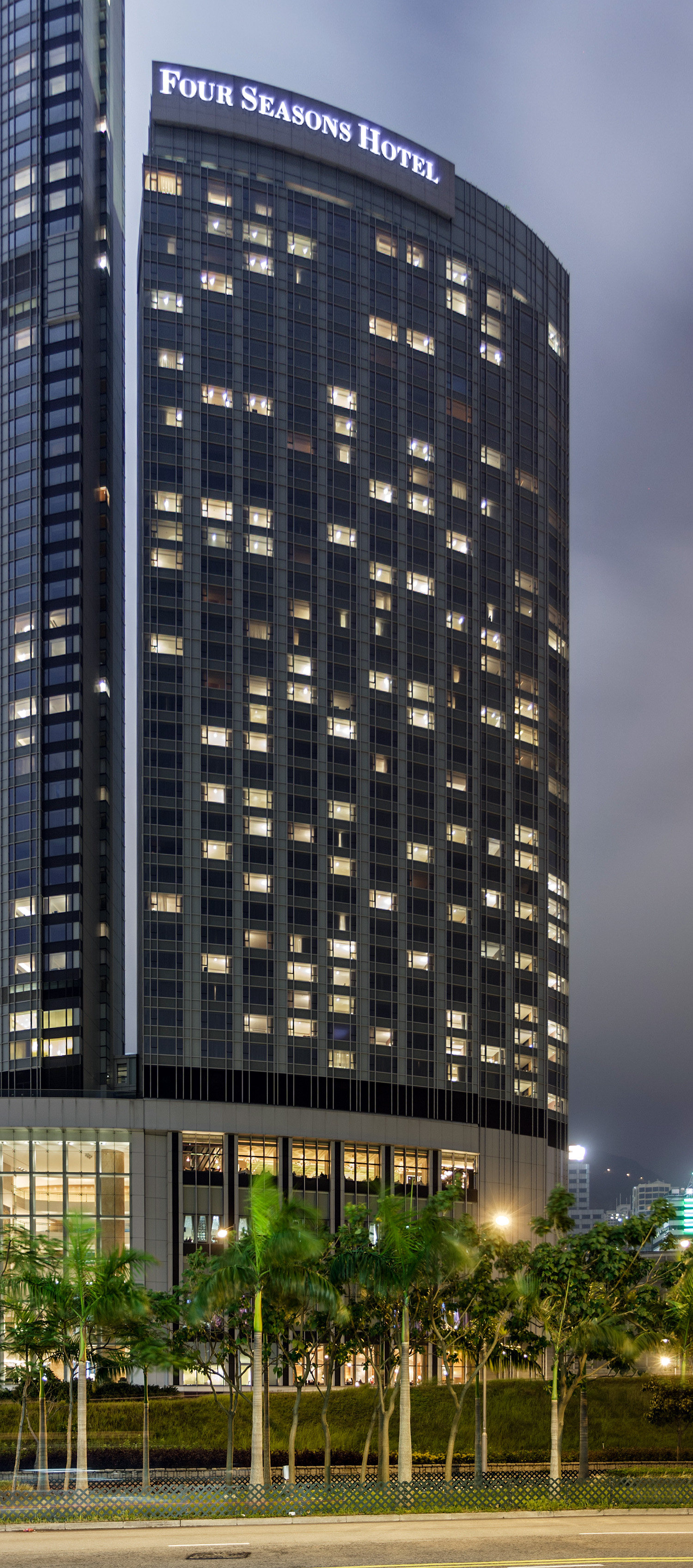 Four Seasons Hotel Hong Kong, Hong Kong - View from the north. © Mathias Beinling